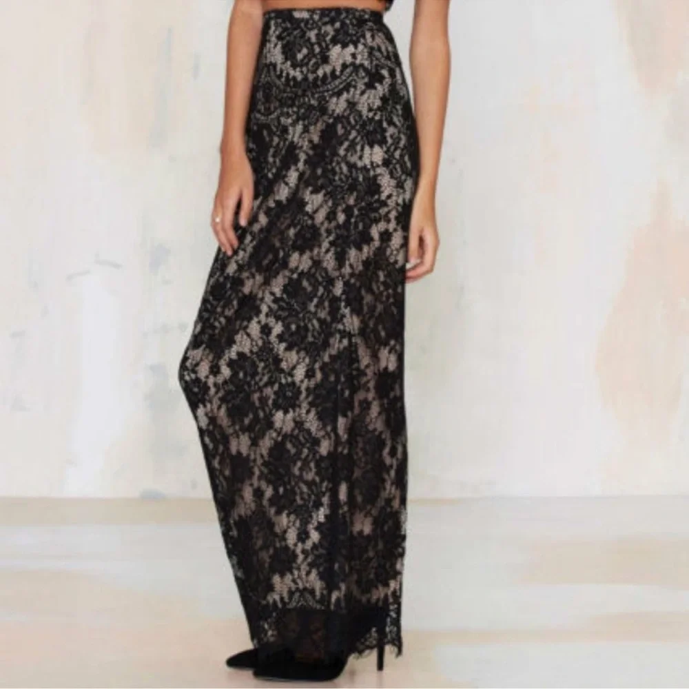 The Jetset Diaries Elegant Black Lace Maxi Skirt - Picture 4 of 8